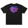 Camiseta con corazón y logotipo