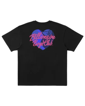 Camiseta con corazón y logotipo