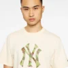 Camiseta con el logotipo de los NY Yankees en estampado Space Camo