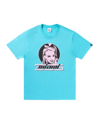 Camiseta con insignia rosa