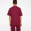 Camiseta con logotipo flocado