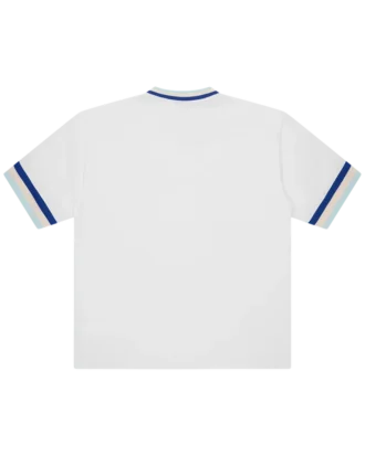 Camiseta deportiva con cuello en V