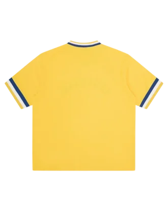 Camiseta deportiva universitaria con cuello en V