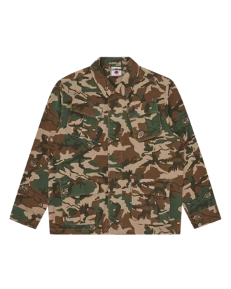 Chaqueta de campo con camuflaje de bosque y Running Dog corriendo