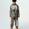 Chaqueta tipo coach Astro para niño con estampado de camuflaje de árboles y Arch Logo en forma de arco