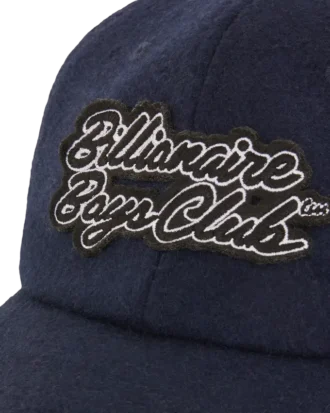 Gorra tipo «dad cap» con logotipo en letra cursiva