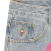 Pantalones vaqueros de doble bolsillo con el perro corriendo