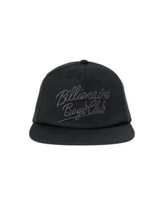 Sombreros y Gorras con cierre a presión y logotipo en letra cursiva