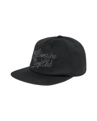 Sombreros y Gorras con cierre a presión y logotipo en letra cursiva